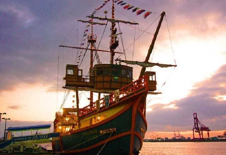 大阪港帆船型観光船　サンタマリア